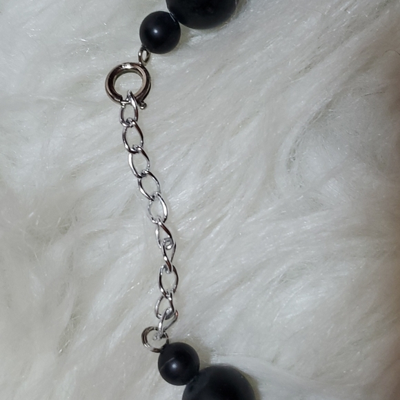 Boutique retro mid century modern black and white bead necklace - Picture 4 of 5